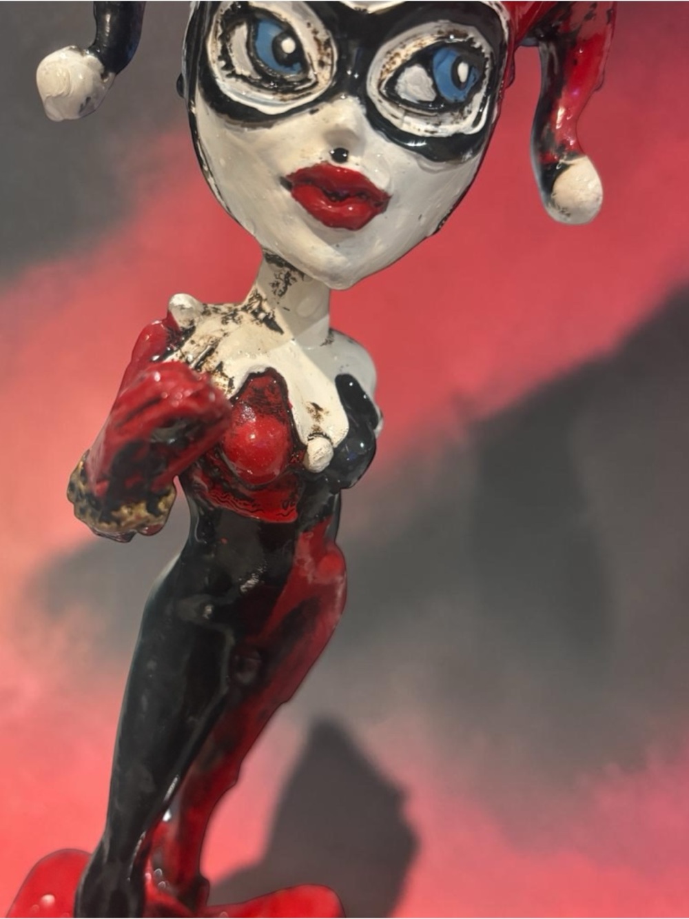 Villain Chic Harley Quinn Statue – handcrafted Decor
